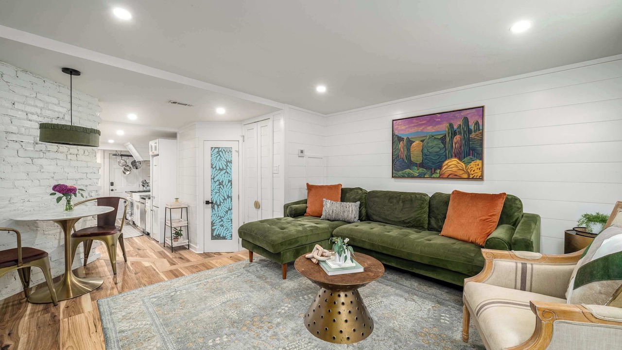 Photo of Livingroom in Midtown