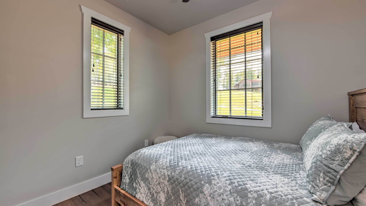 Photo of Bedroom in Glenville
