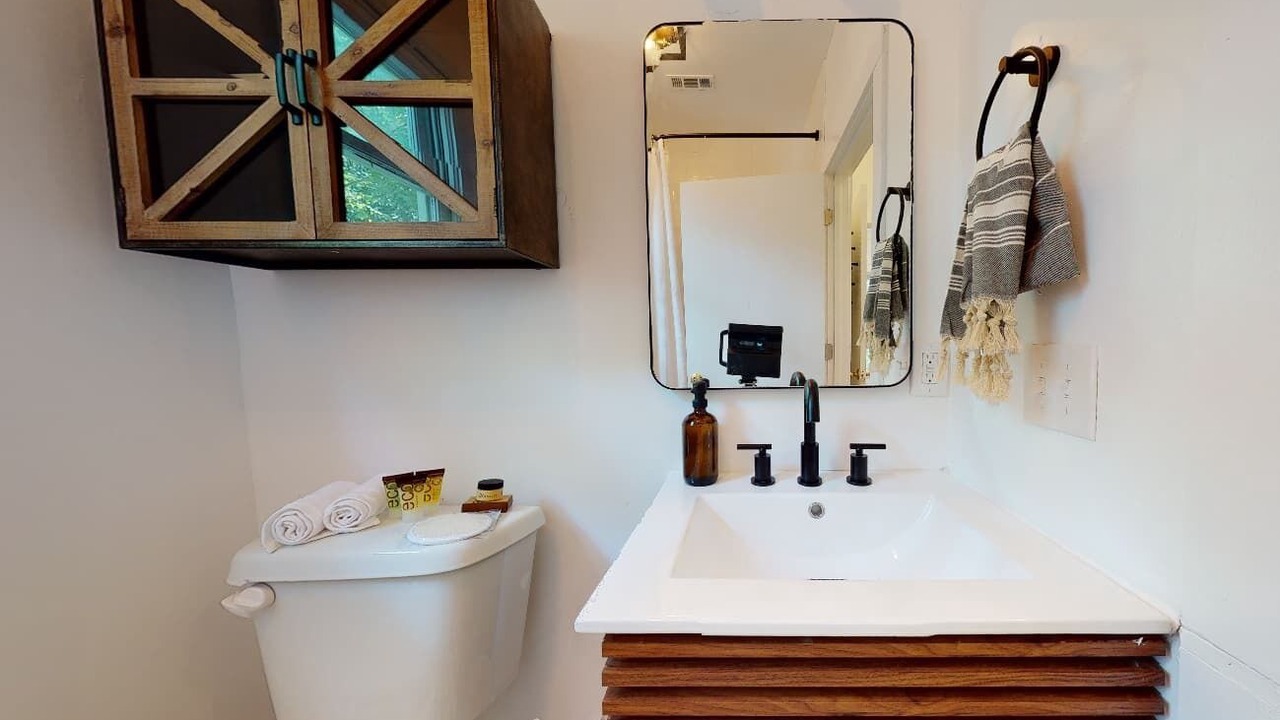 Photo of Bathroom in Cabbagetown