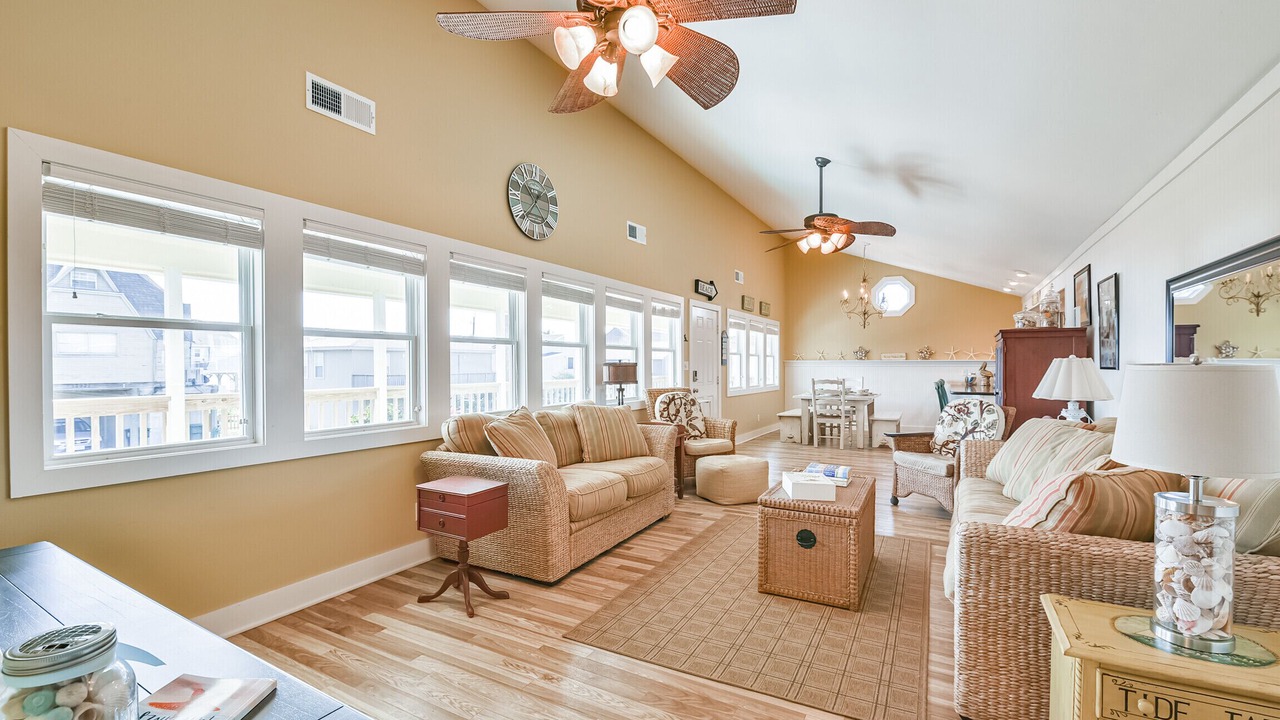 Photo of Livingroom in Bermuda Beach