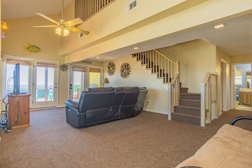 Photo of Livingroom in Bermuda Beach