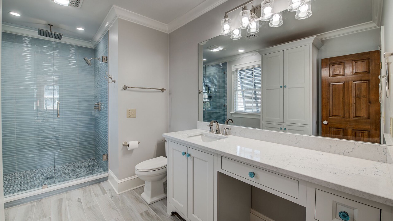 Photo of Bathroom in Debordieu Colony