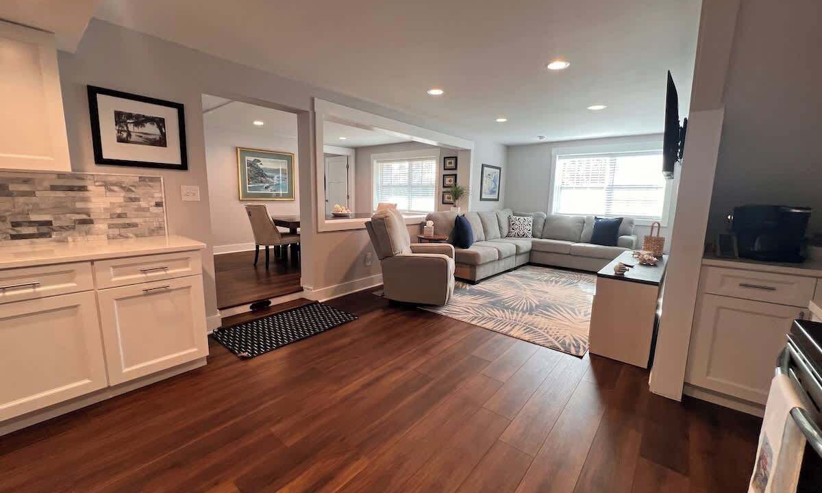 Photo of Livingroom in Whitemarsh Island