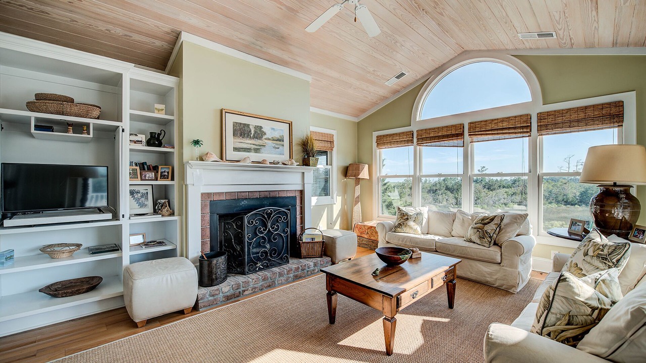 Photo of Livingroom in Debordieu Colony