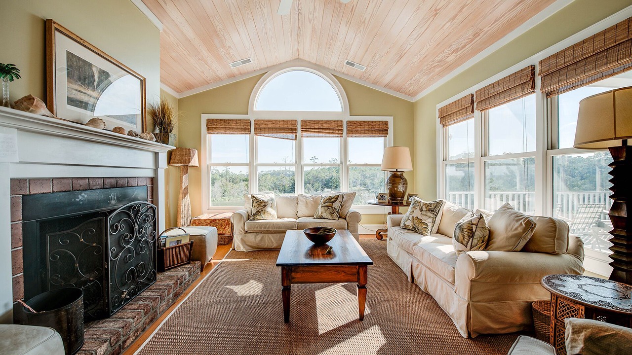Photo of Livingroom in Debordieu Colony