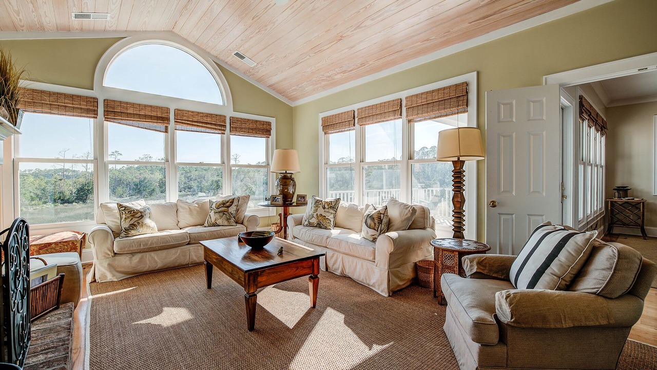 Photo of Livingroom in Debordieu Colony