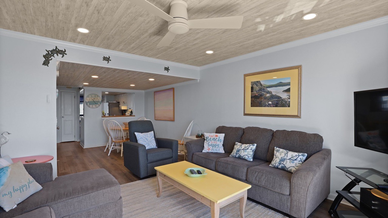 Photo of Livingroom in Oceanmarsh Subdivision