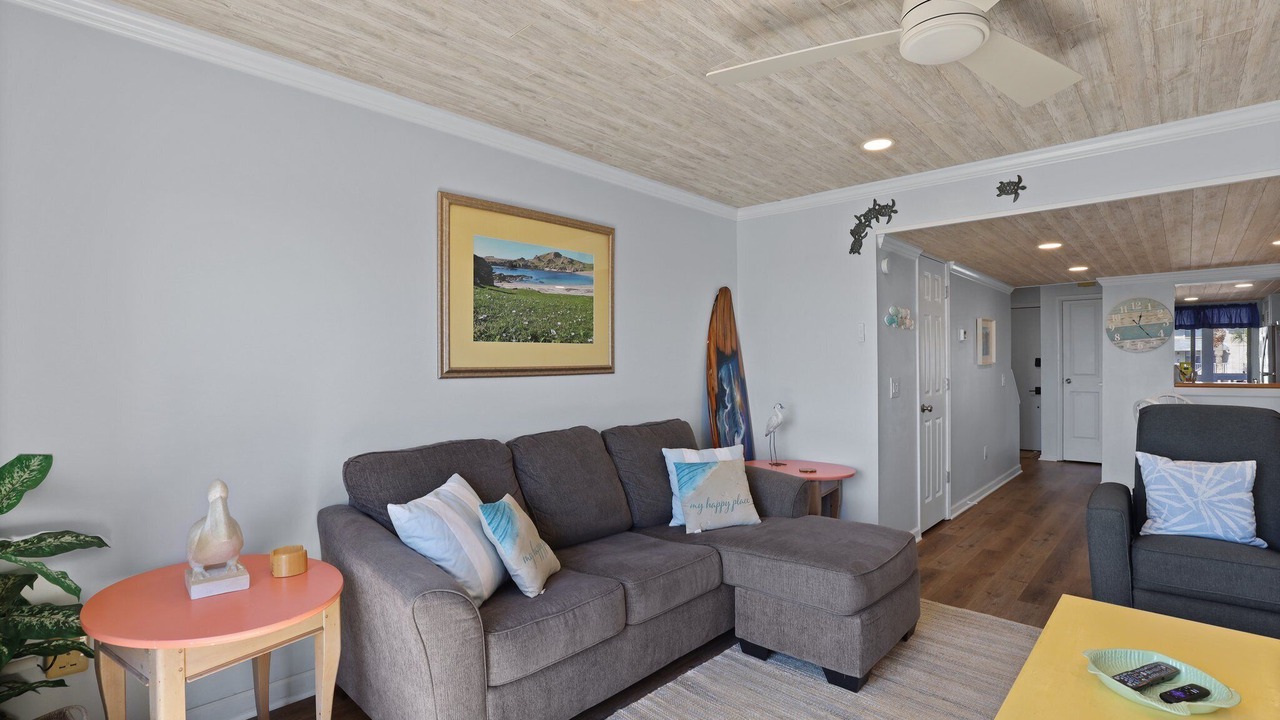 Photo of Livingroom in Oceanmarsh Subdivision