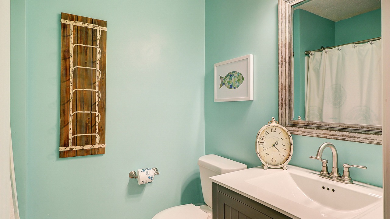 Photo of Bathroom in Folly Field