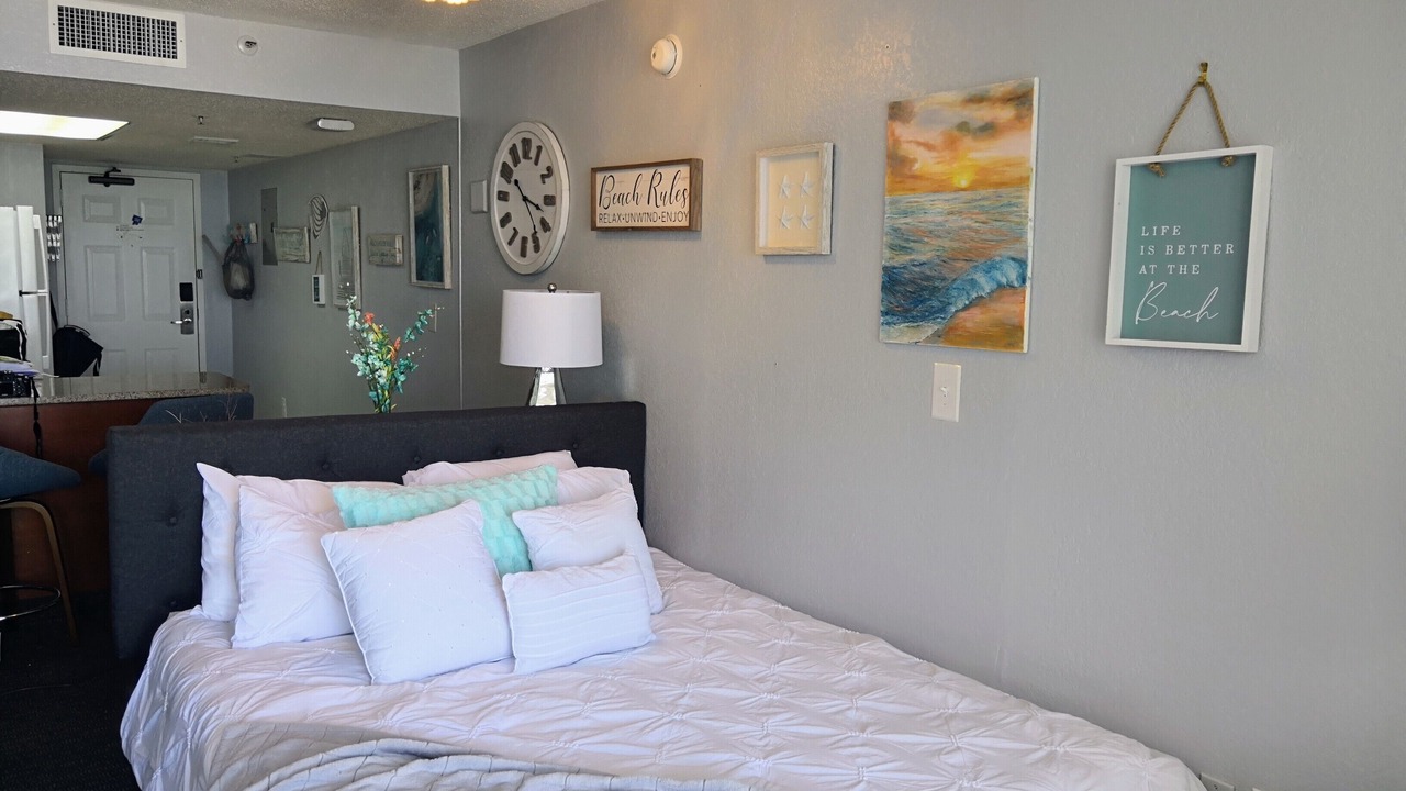 Photo of Bedroom in Arcadian Shores