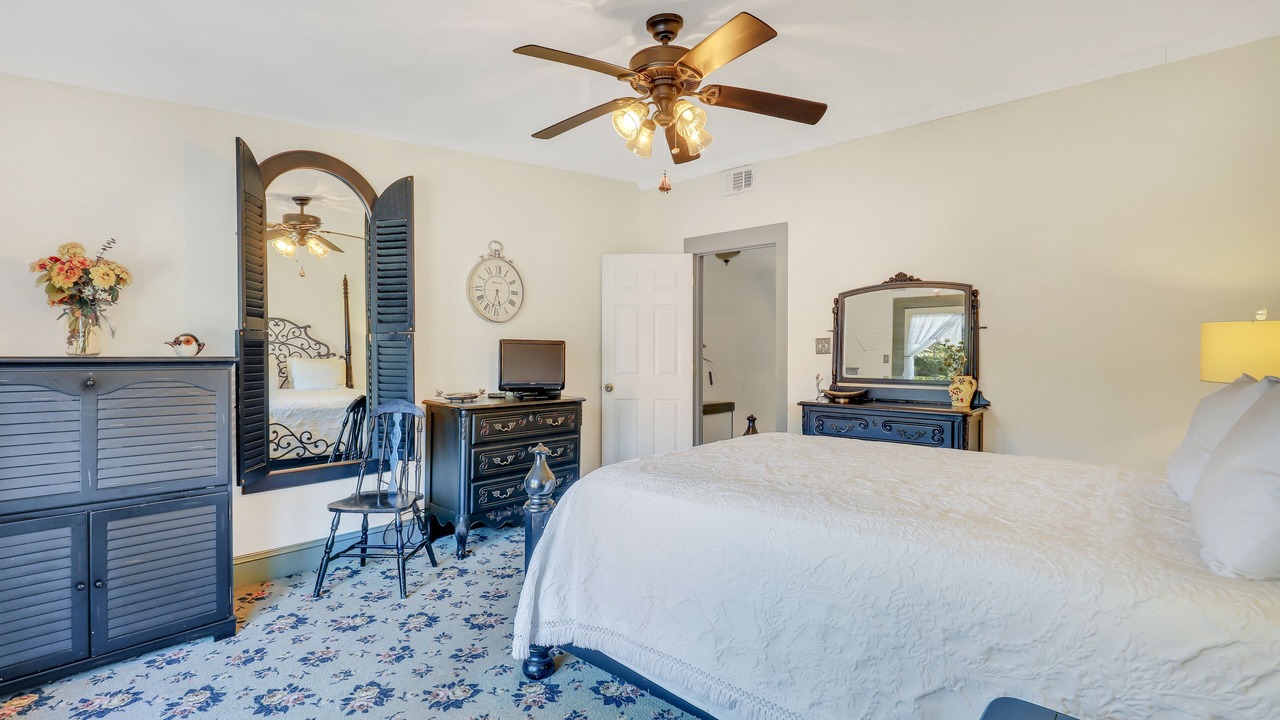 Photo of Bedroom in Beach Institute