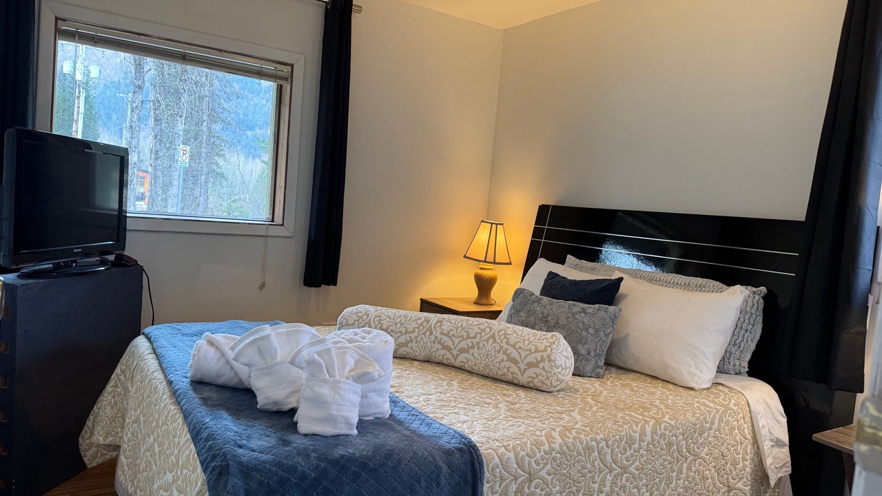 Photo of Bedroom in Alyeska