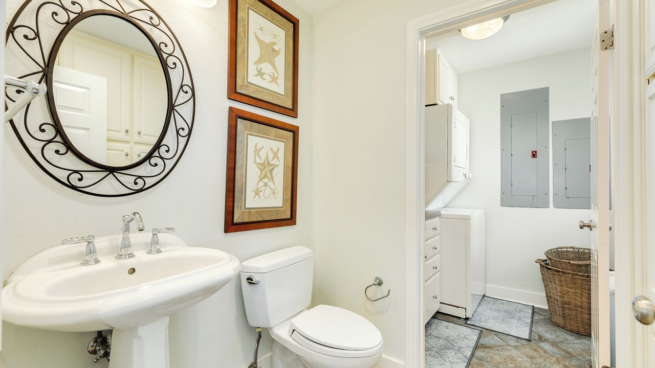 Photo of Bathroom in Pirates Beach