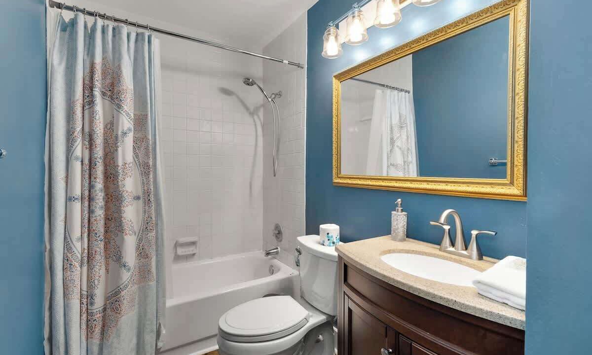 Photo of Bathroom in Folly Field