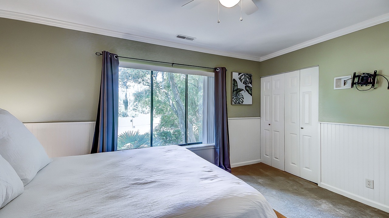 Photo of Bedroom in Folly Field