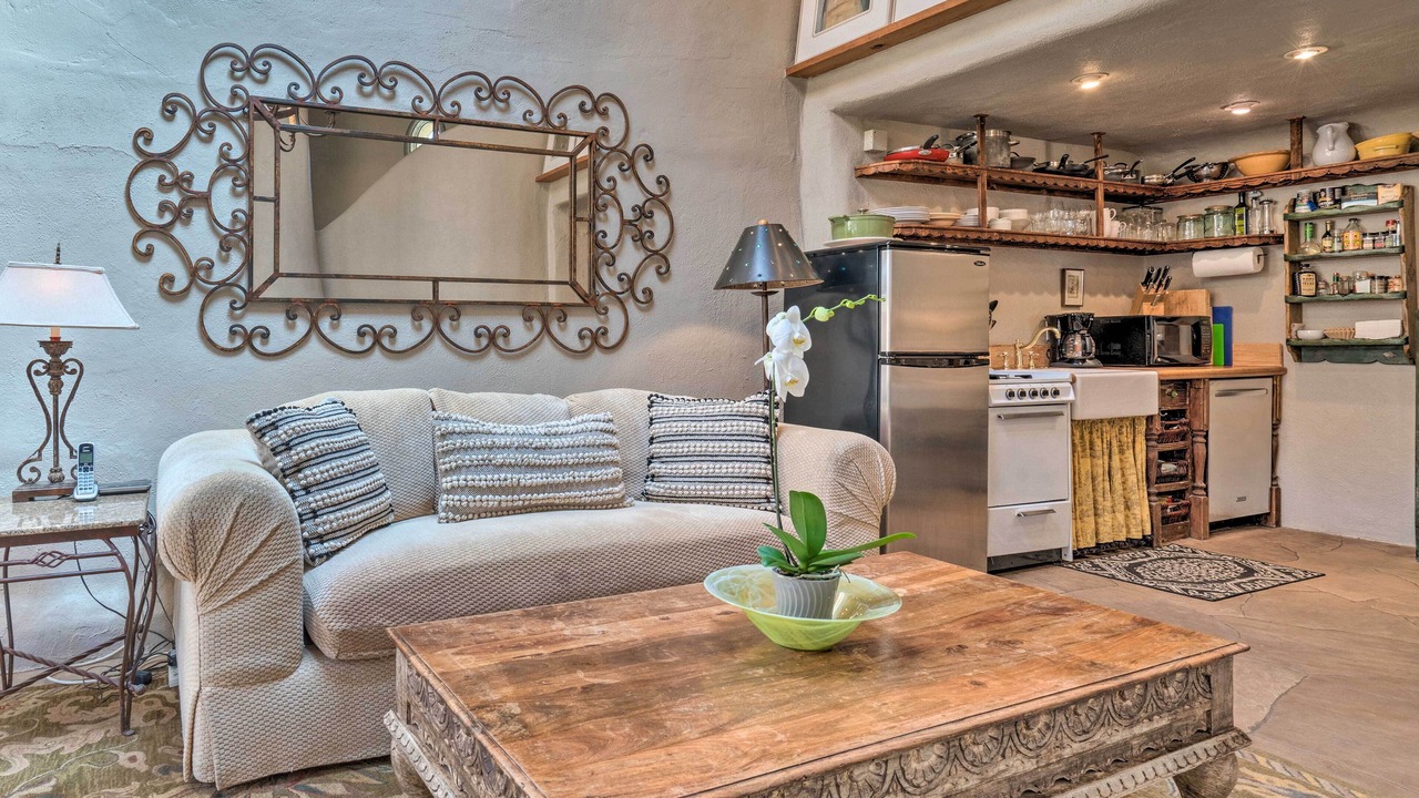 Photo of Livingroom in Historic Eastside