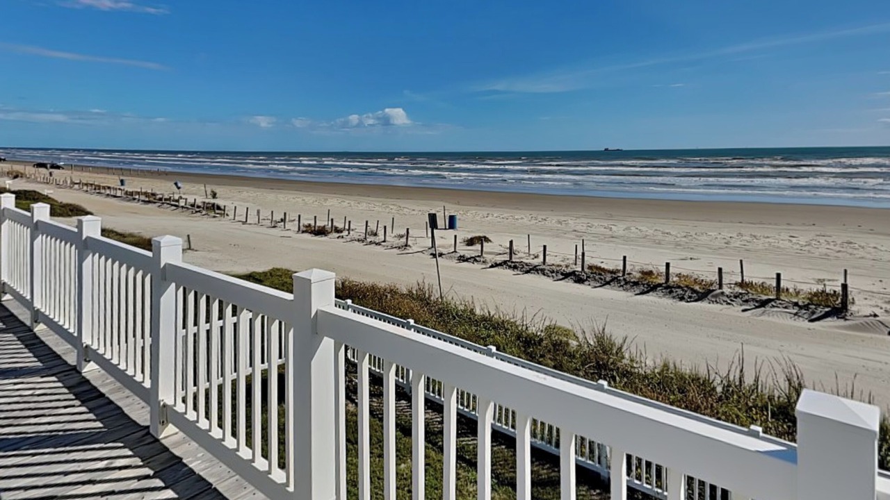 Photo of Patio Balcony in Bermuda Beach