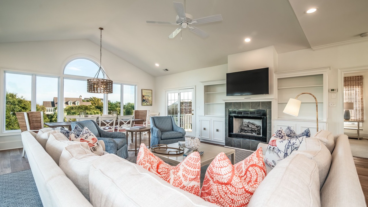 Photo of Livingroom in Debordieu Colony