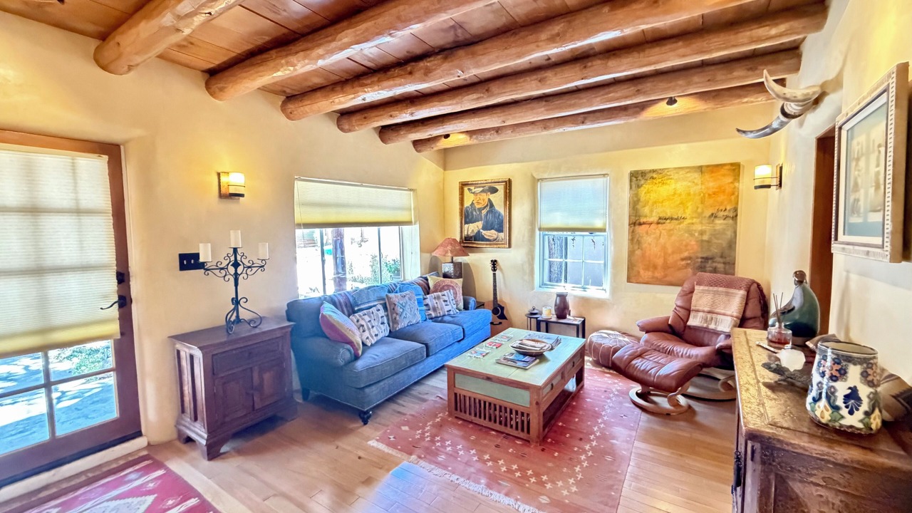 Photo of Livingroom in Historic Eastside
