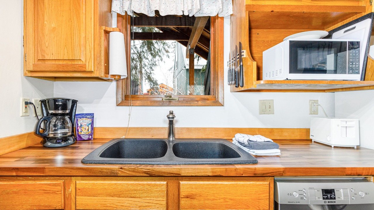Photo of Kitchen in Alyeska