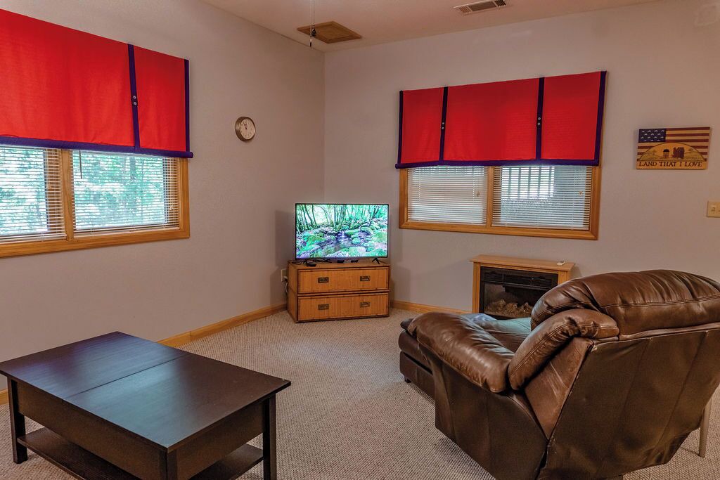 Photo of Livingroom in Eagle Mountain