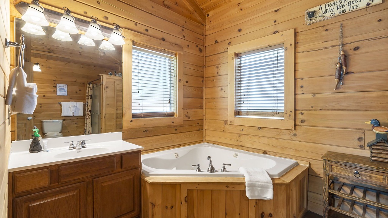 Photo of Bathroom in Branson Cedars