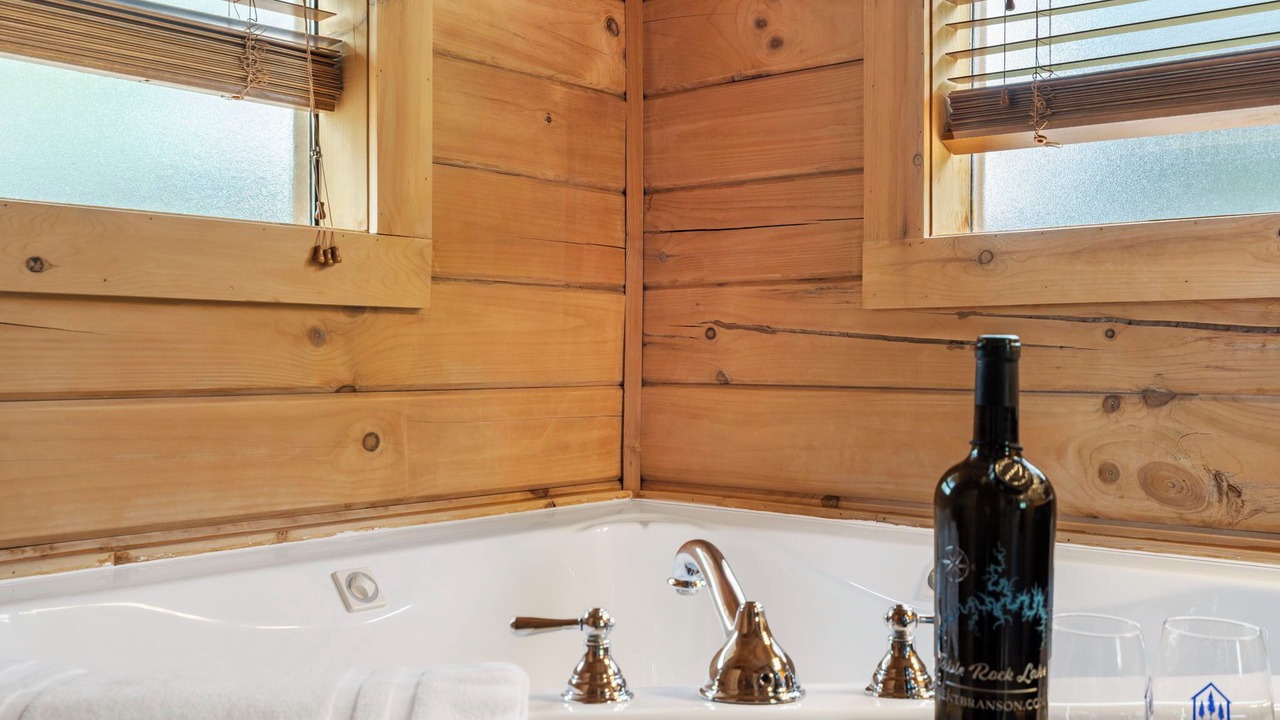 Photo of Bathroom in Branson Cedars