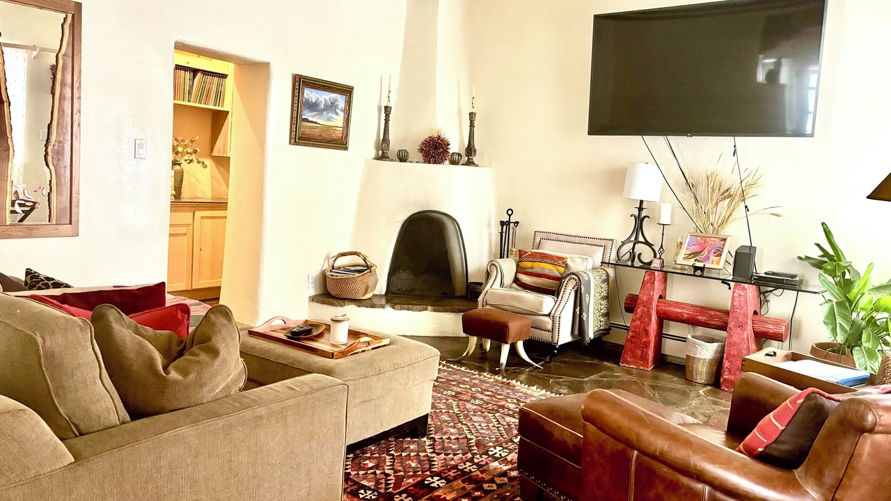 Photo of Livingroom in Historic Eastside
