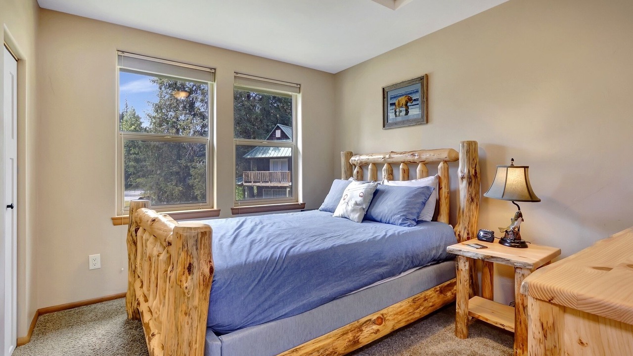 Photo of Bedroom in Girdwood