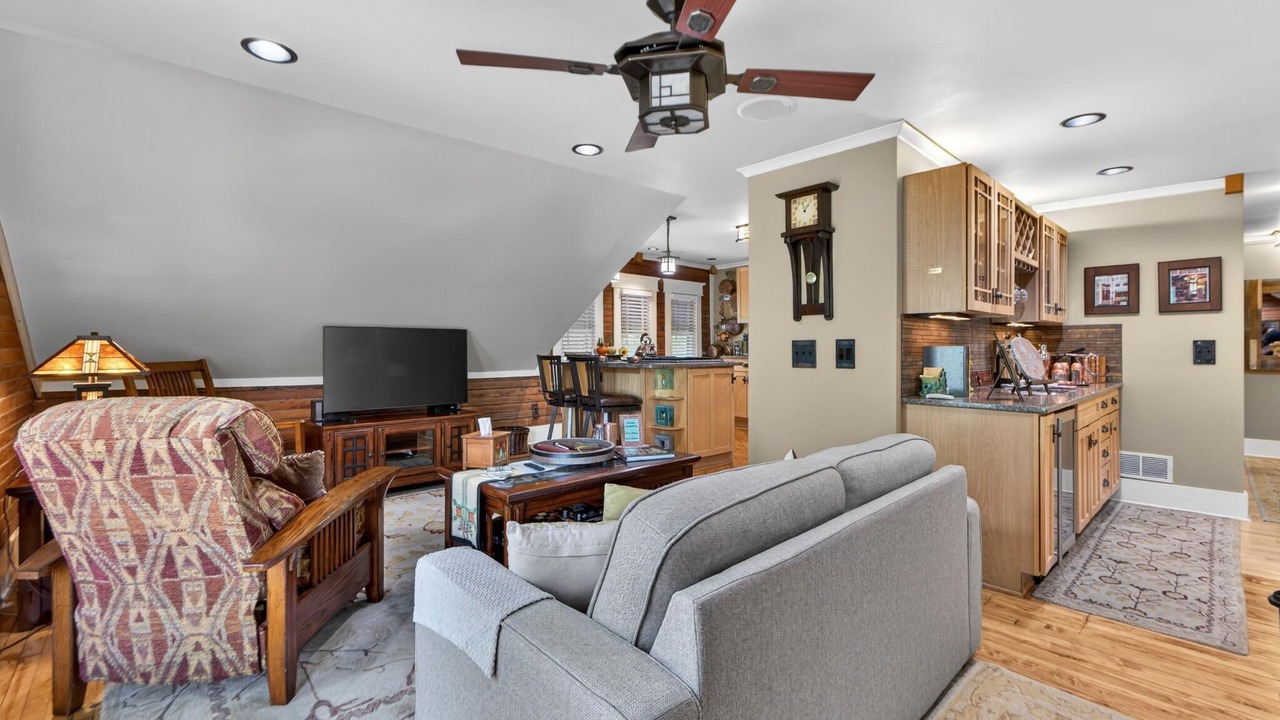 Photo of Livingroom in Central Hyde Park