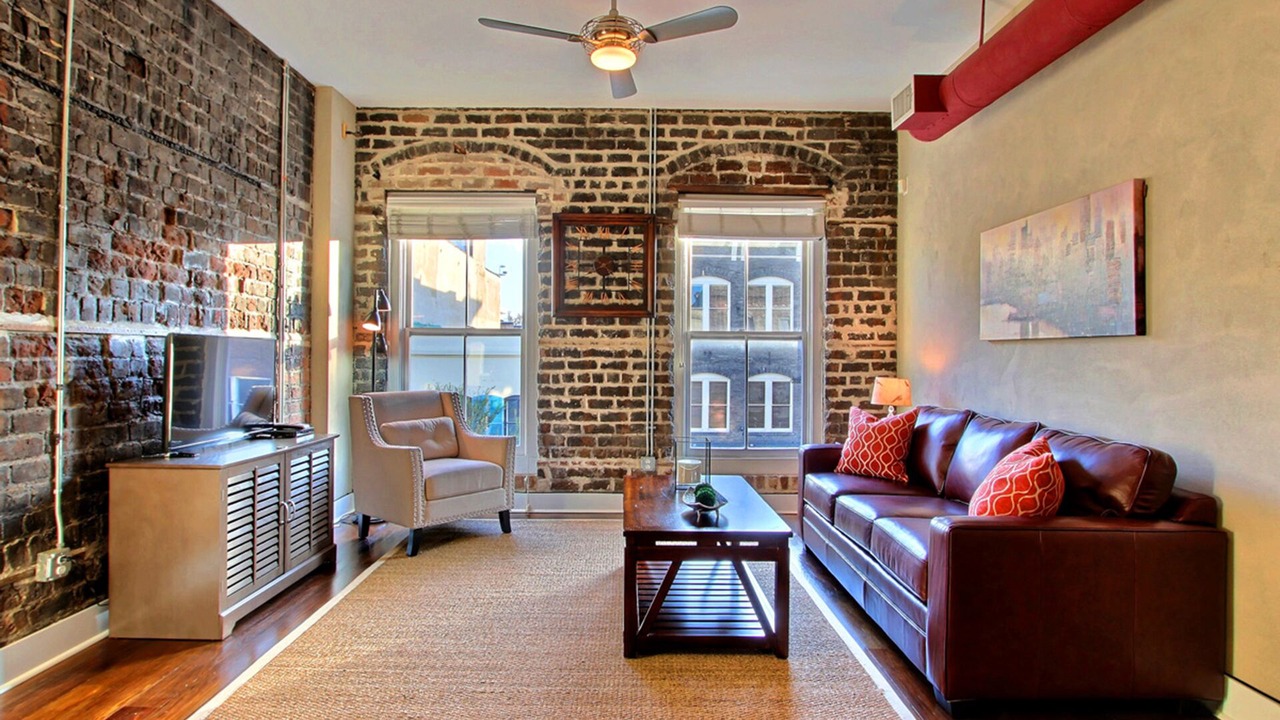 Photo of Livingroom in Historic District - North