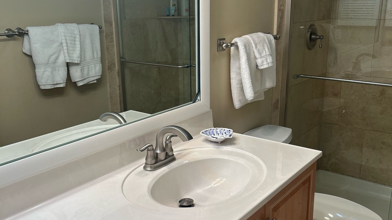 Photo of Bathroom in Folly Field