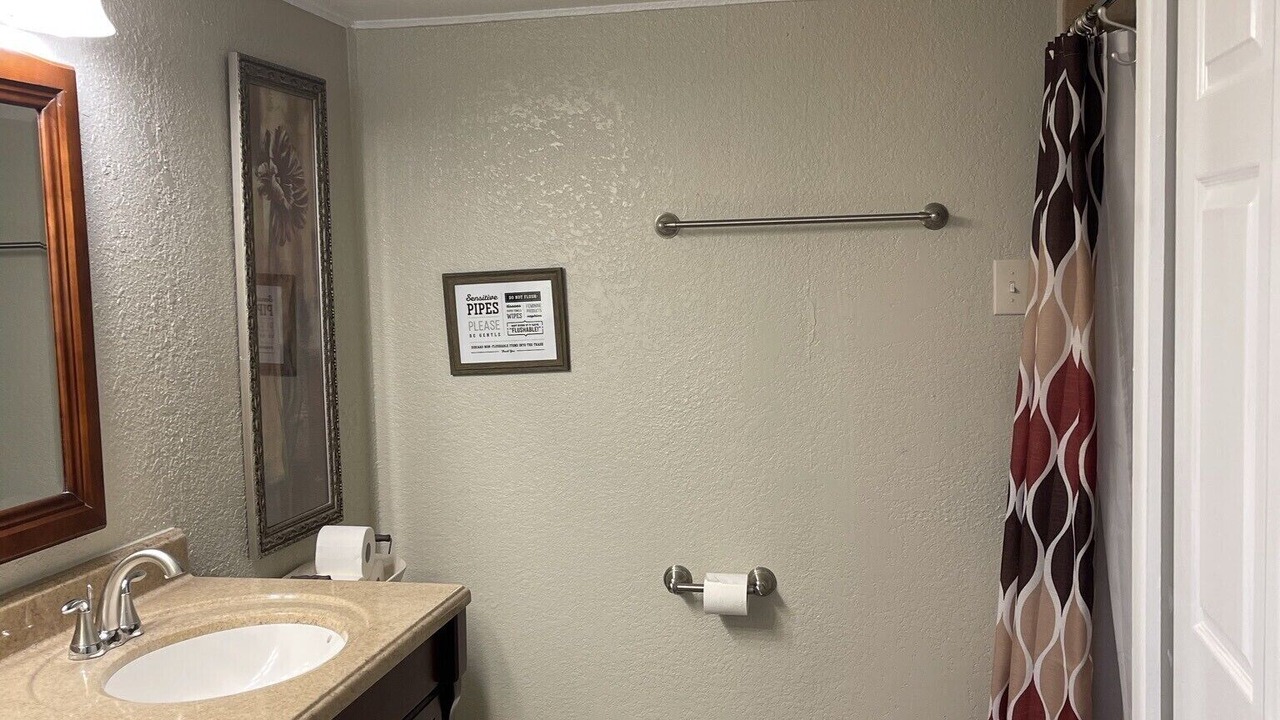 Photo of Bathroom in Canyon Lake
