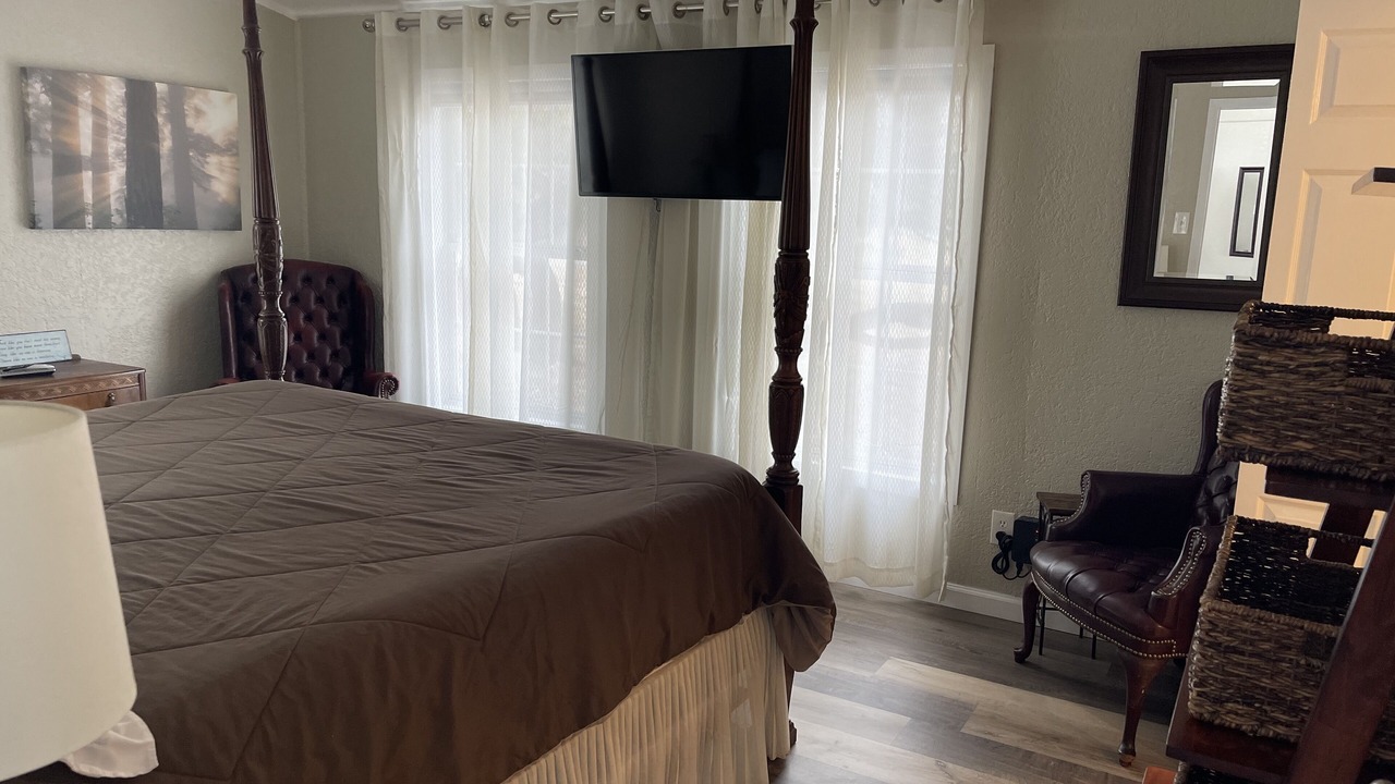 Photo of Bedroom in Canyon Lake