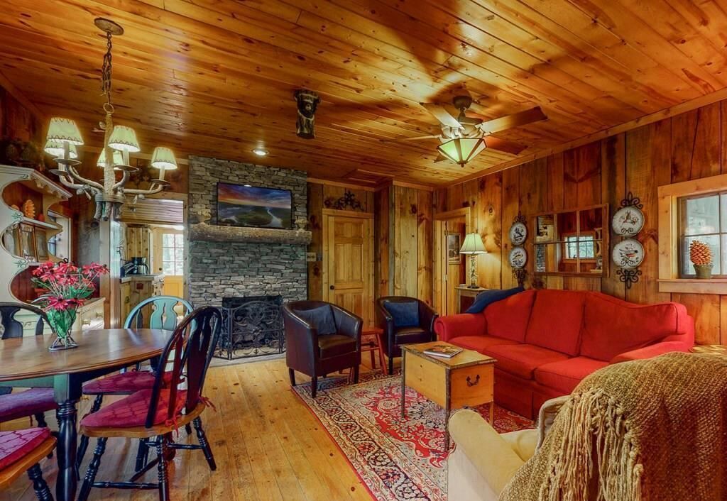 Photo of Livingroom in Mirror Lake