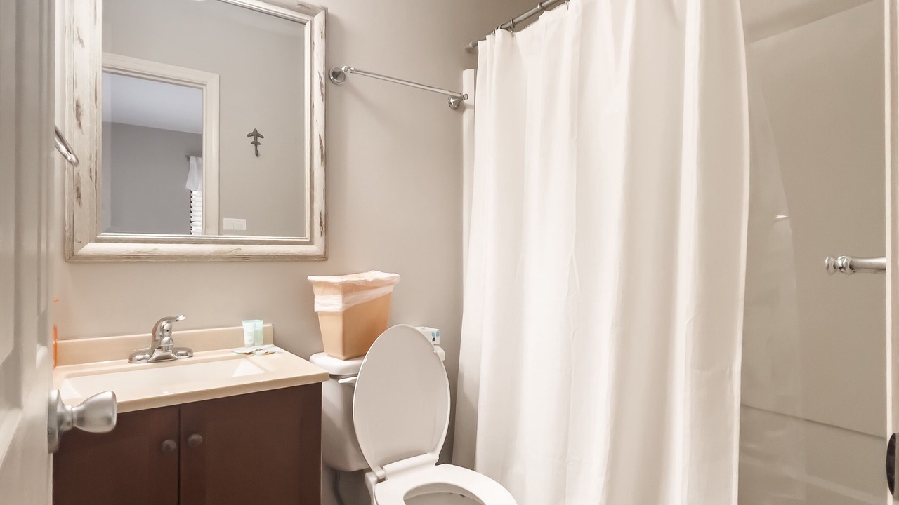 Photo of Bathroom in Folly Field