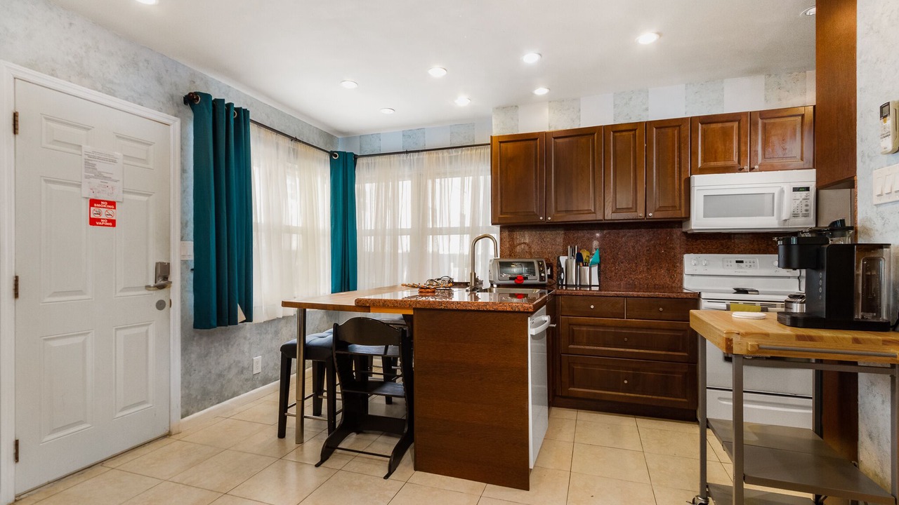 Photo of Kitchen in Hollywood South Central Beach