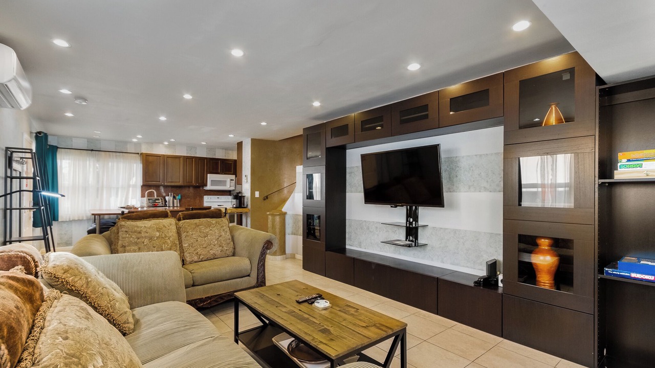 Photo of Livingroom in Hollywood South Central Beach