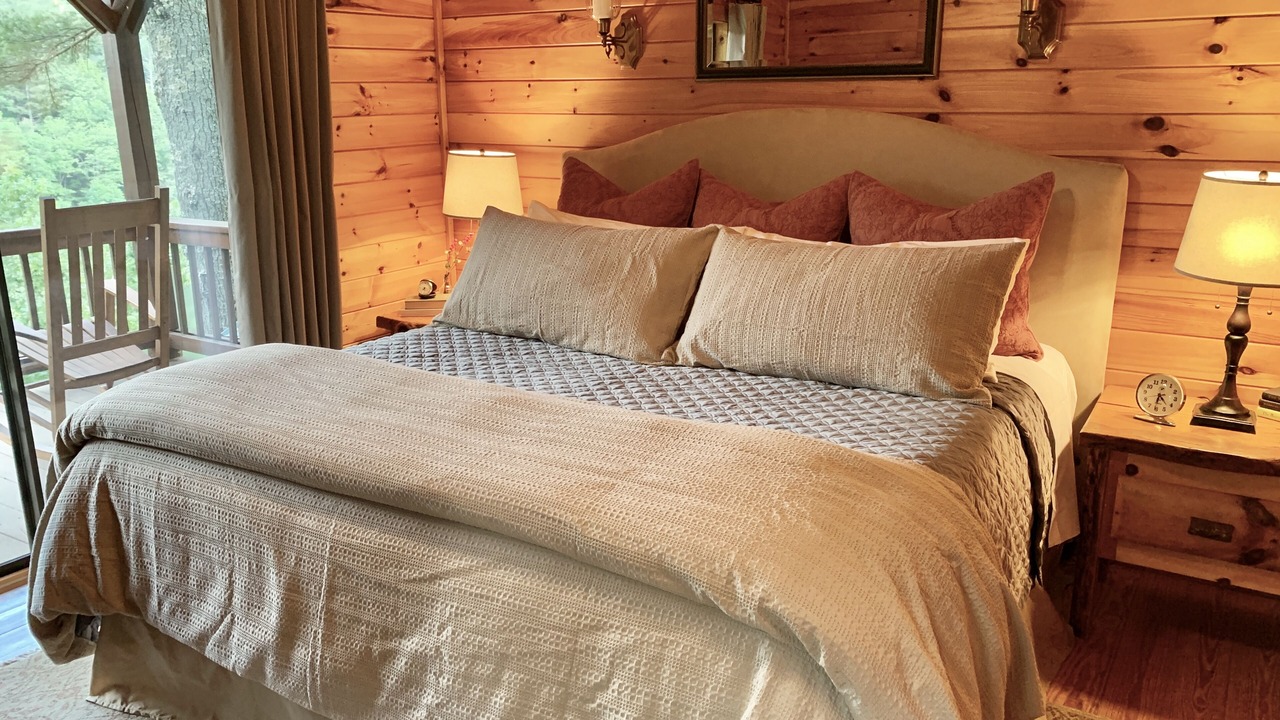 Photo of Bedroom in Hidden Lake