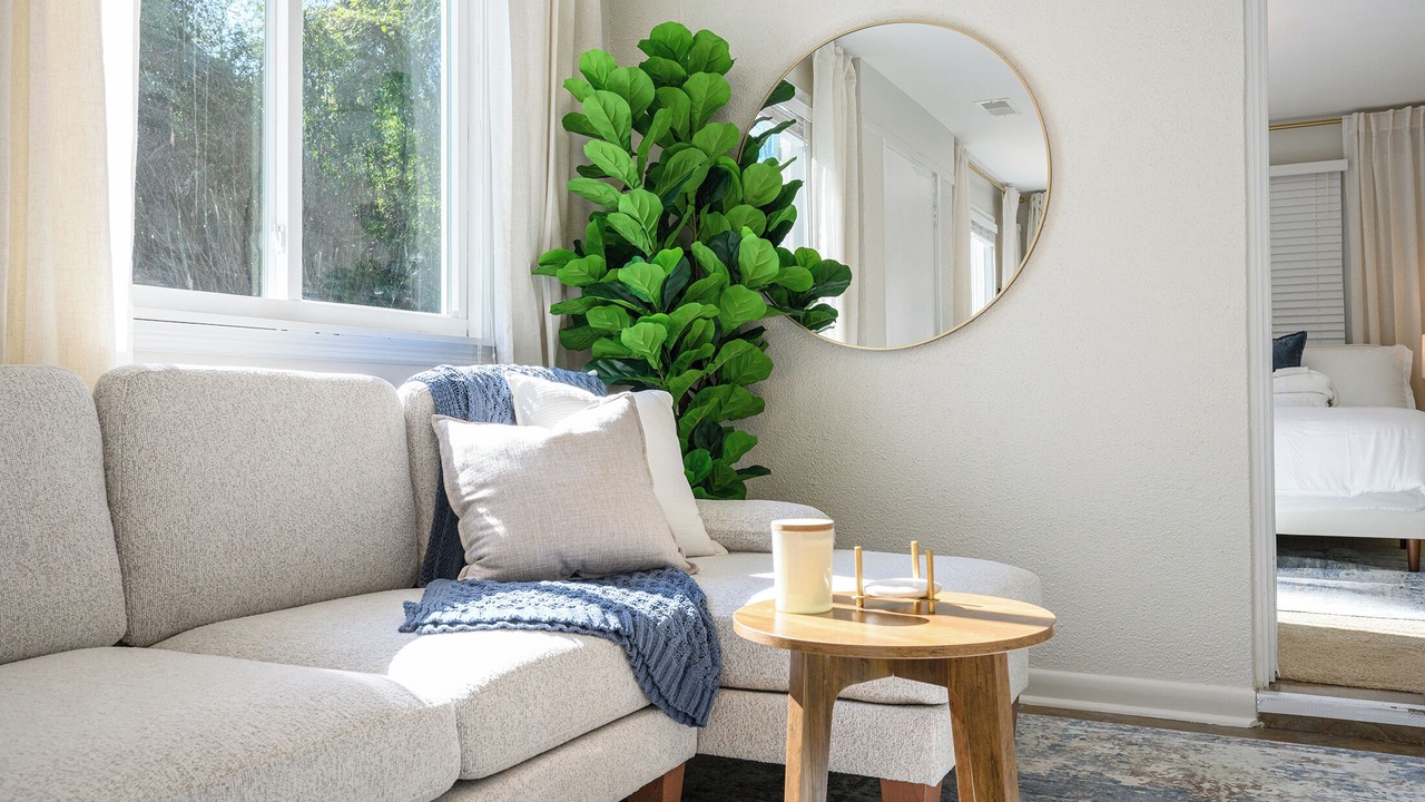 Photo of Livingroom in Folly Field