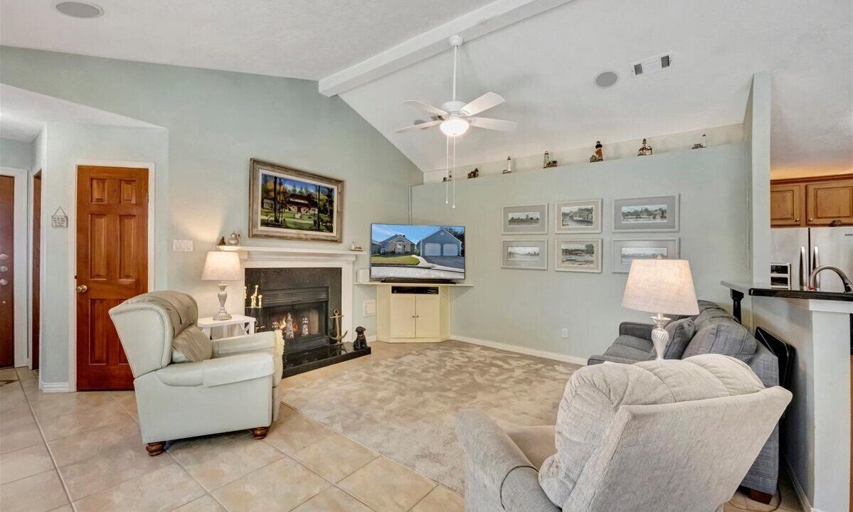 Photo of Livingroom in Nassau Bay