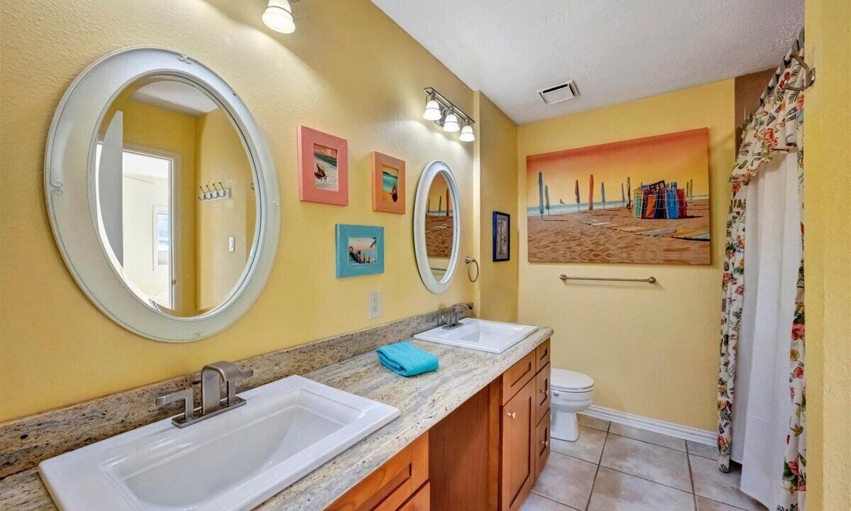 Photo of Bathroom in Nassau Bay
