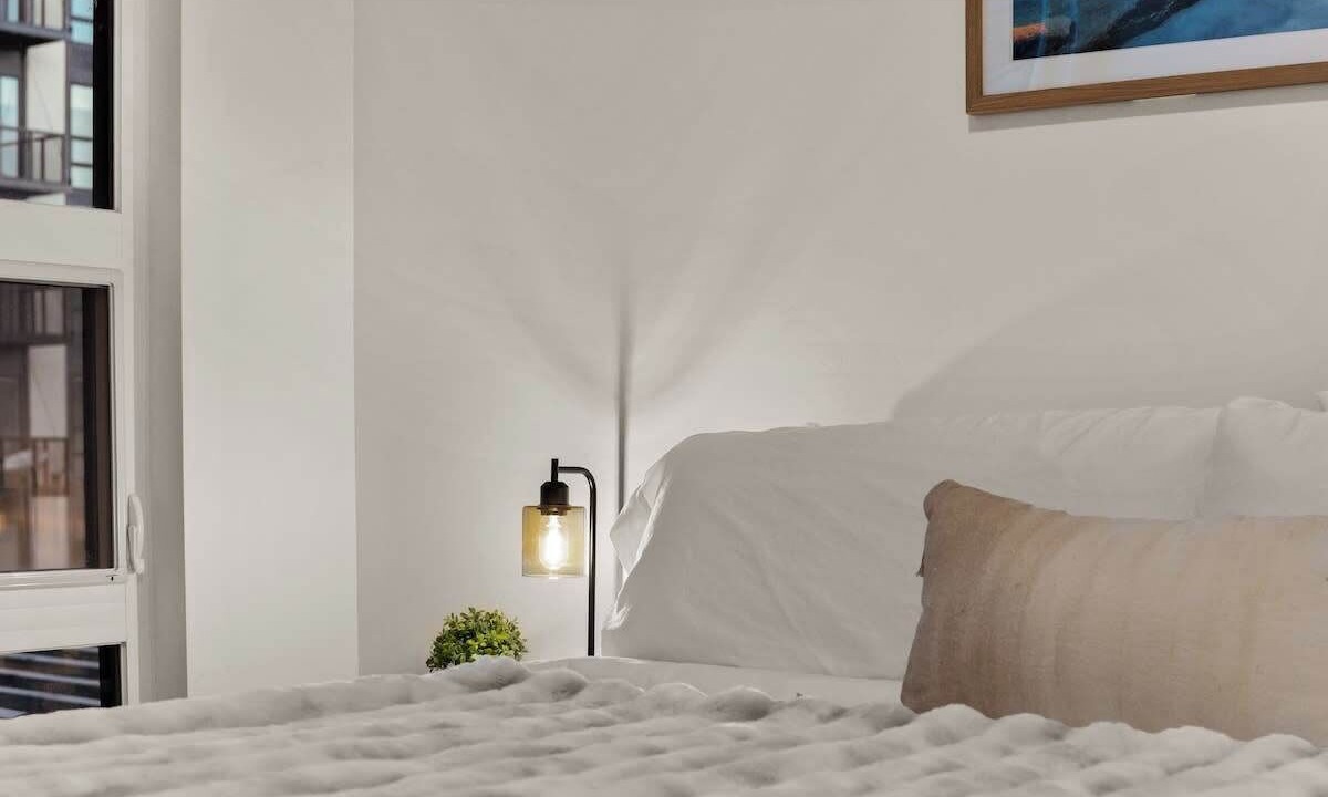 Photo of Bedroom in People's Freeway
