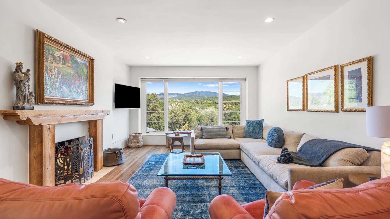 Photo of Livingroom in Northeast Santa Fe