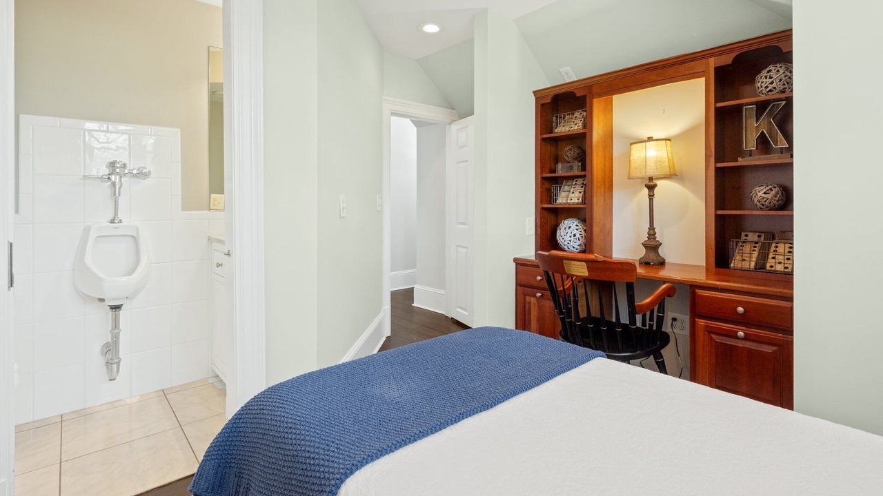 Photo of Bedroom in Debordieu Colony