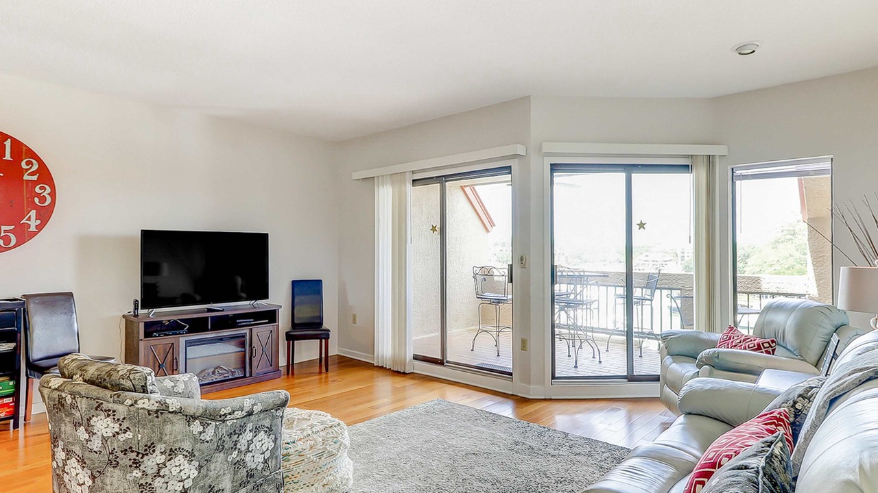 Photo of Livingroom in Shelter Cove