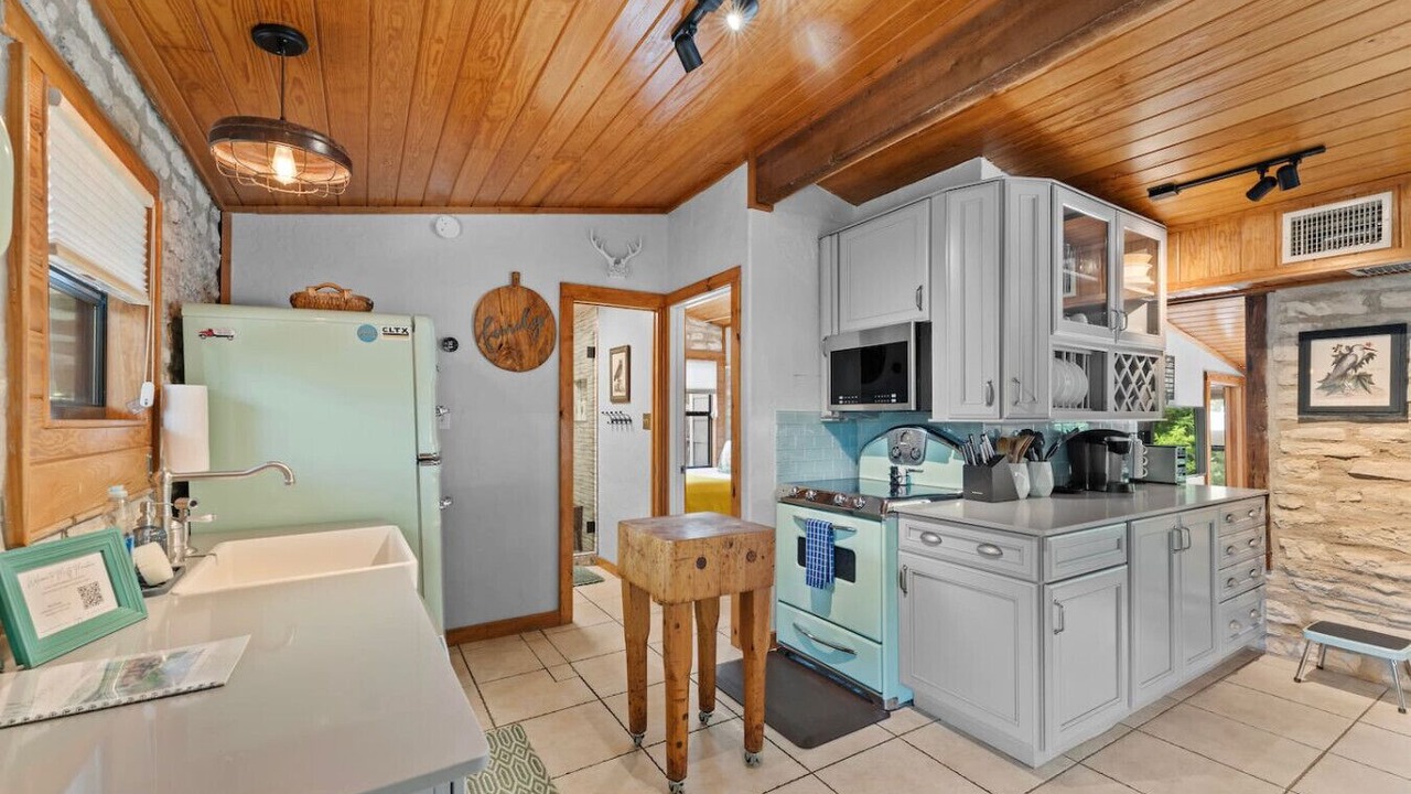 Photo of Kitchen in Canyon Lake