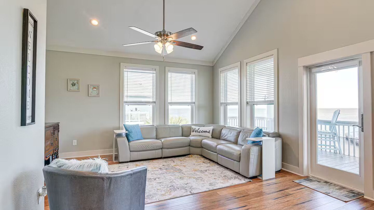 Photo of Livingroom in Terramar Beach