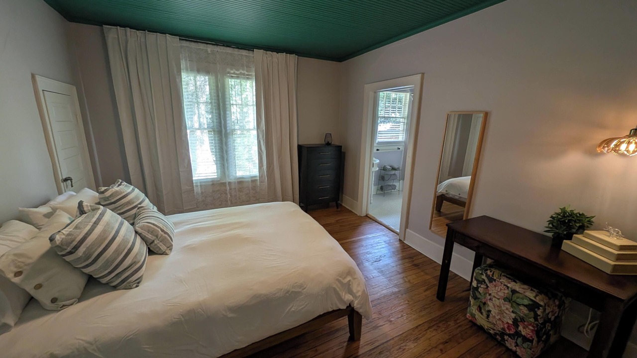 Photo of Bedroom in Abbeville
