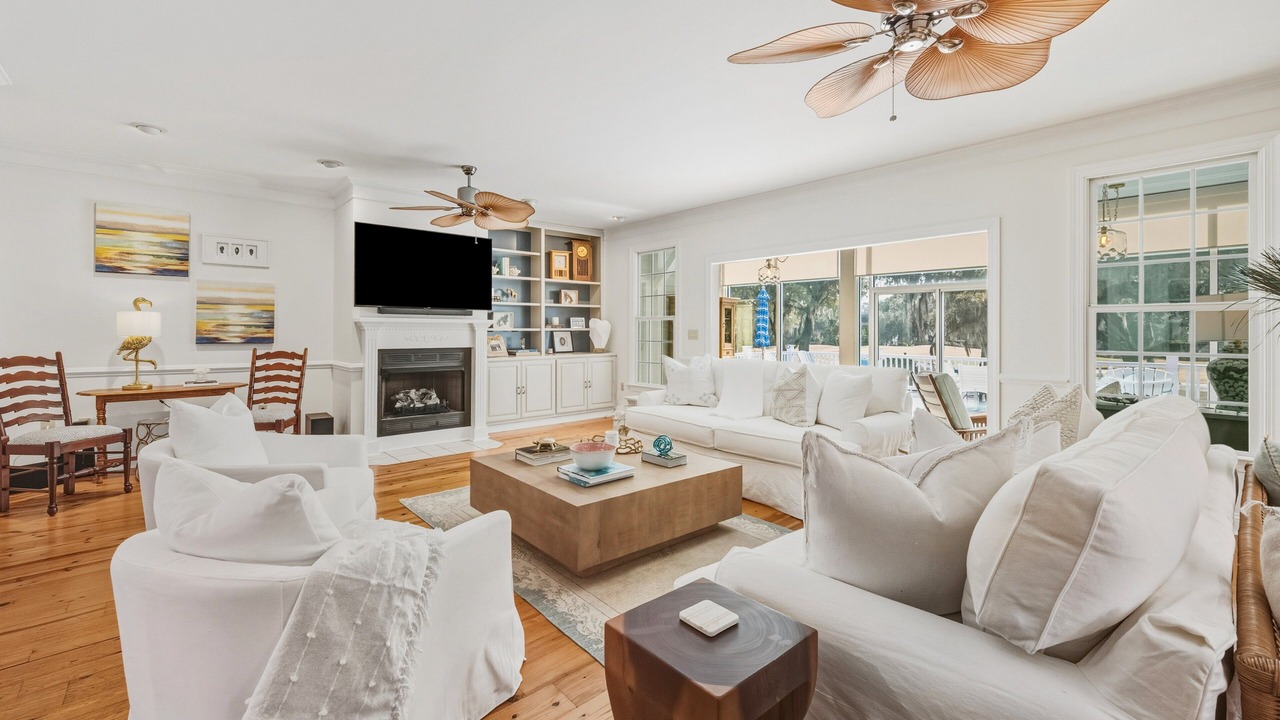 Photo of Livingroom in Debordieu Colony